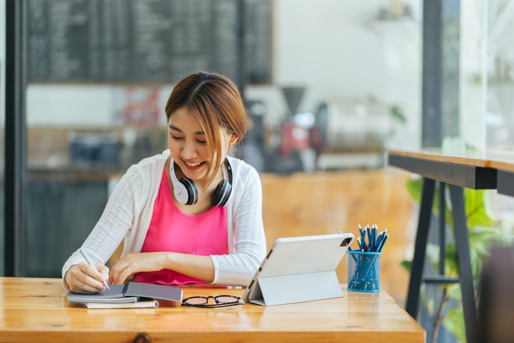 女性におすすめの食いっぱぐれない資格10選!需要と将来性も紹介